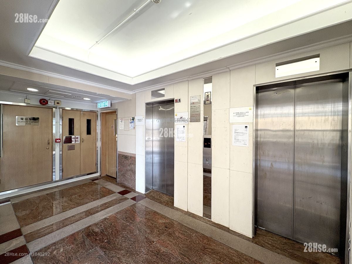 Lobby: 111 Mount Butler Road Rental 3 Bedrooms , 2 Bathrooms 2,287 ft²