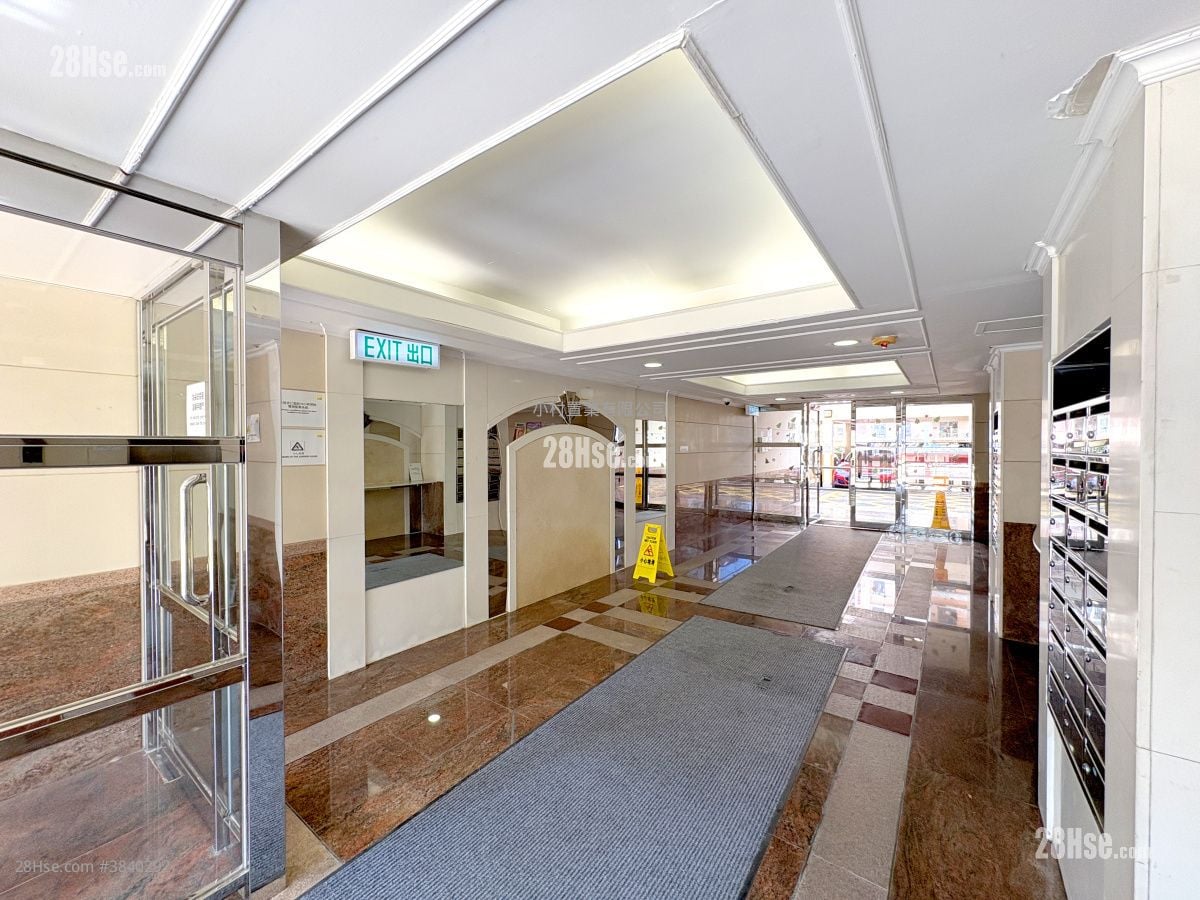 Lobby: 111 Mount Butler Road Rental 3 Bedrooms , 2 Bathrooms 2,287 ft²