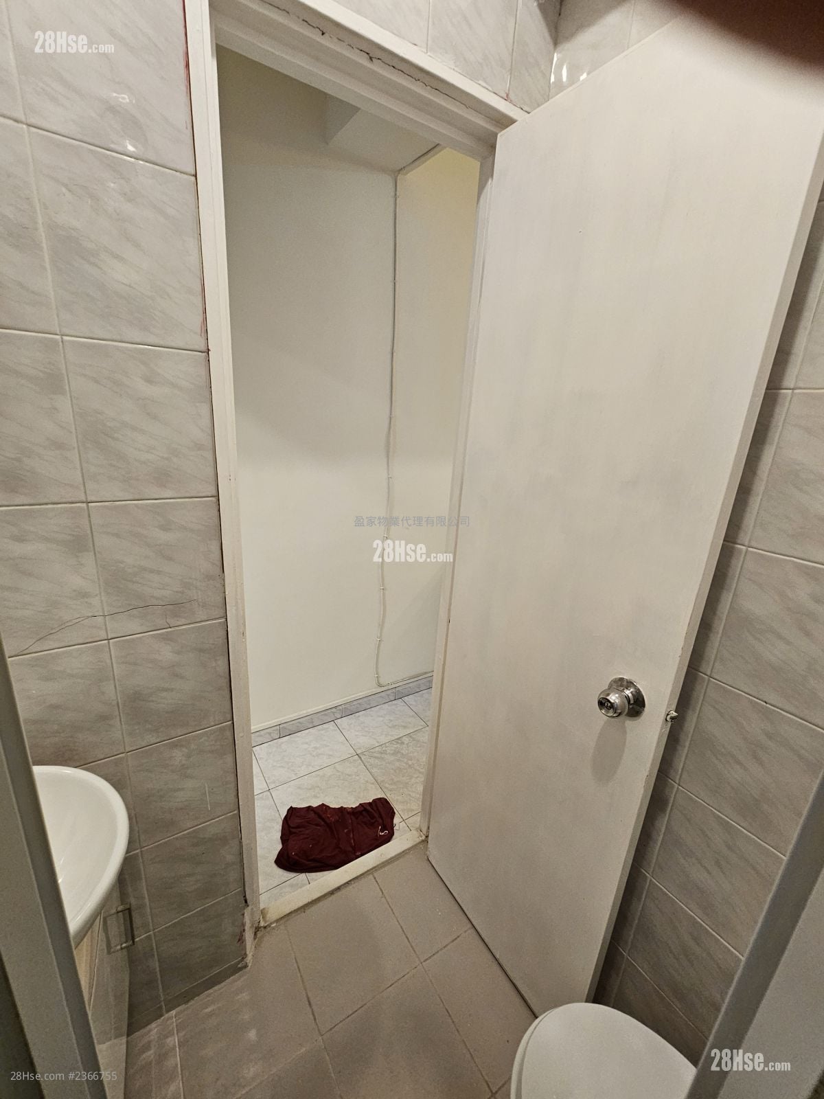 No. 32A Belcher's Street  Rental 2 Bedrooms , 1 Bathroom 300 ft²