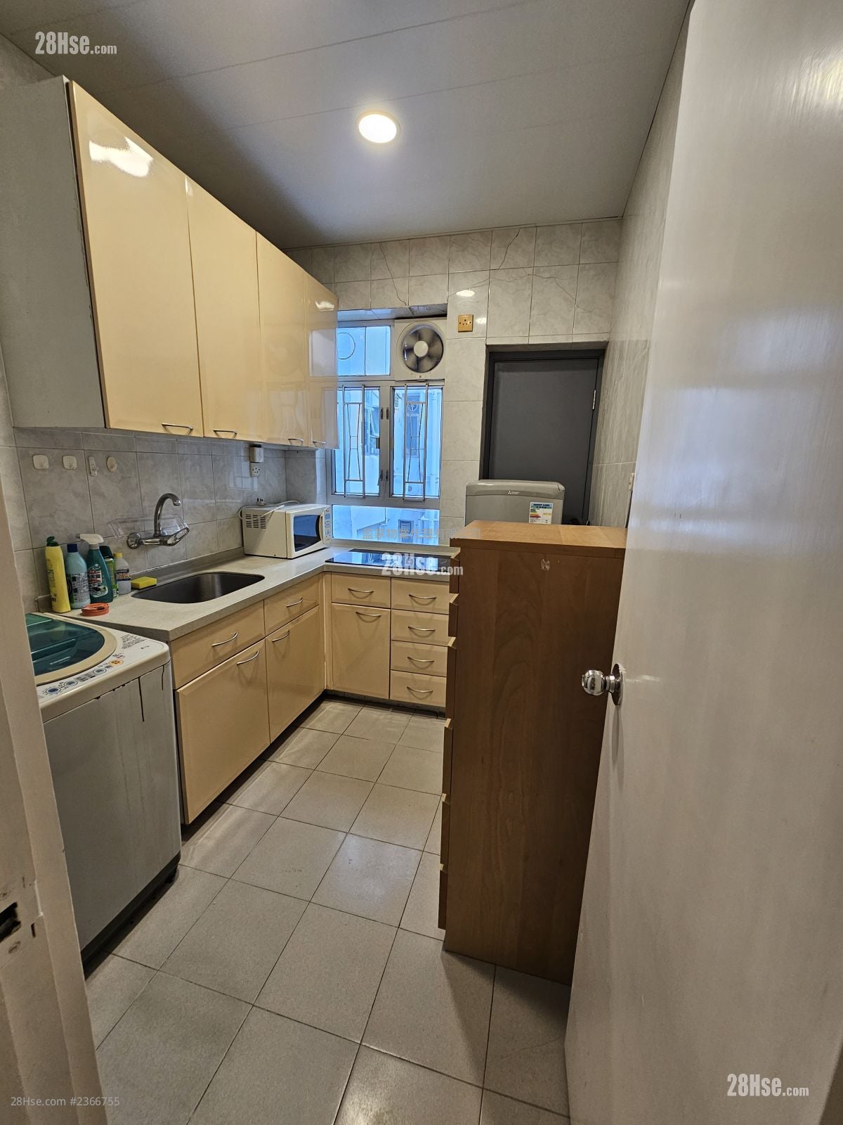 No. 32A Belcher's Street  Rental 2 Bedrooms , 1 Bathroom 300 ft²