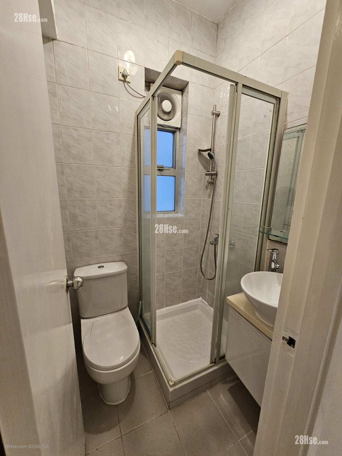 No. 32A Belcher's Street  Rental 2 Bedrooms , 1 Bathroom 300 ft²