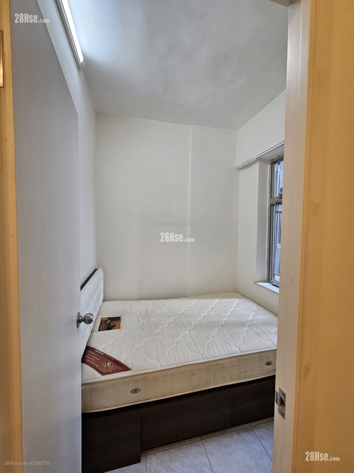 No. 32A Belcher's Street  Rental 2 Bedrooms , 1 Bathroom 300 ft²