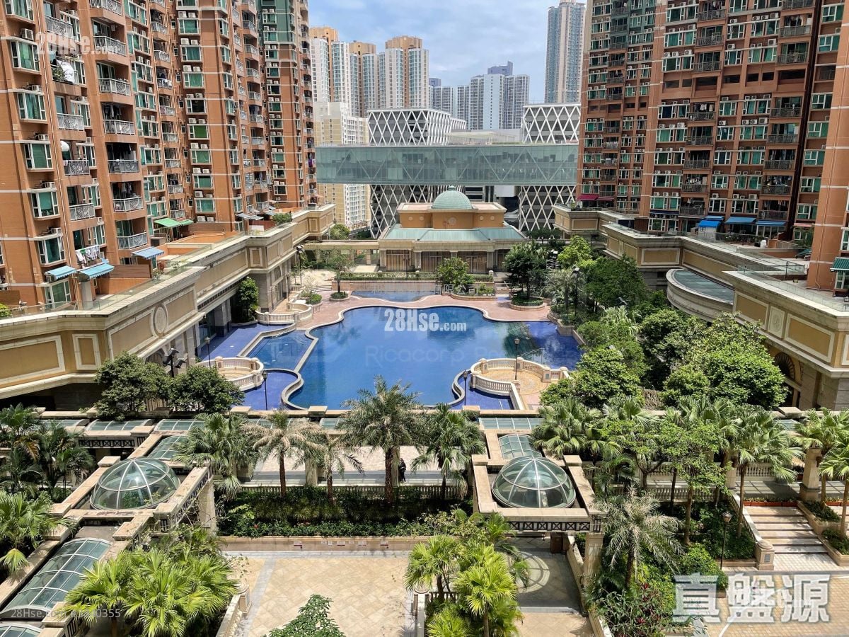 Metro Town Sell 3 Bedrooms , 1 Bathroom 594 ft²