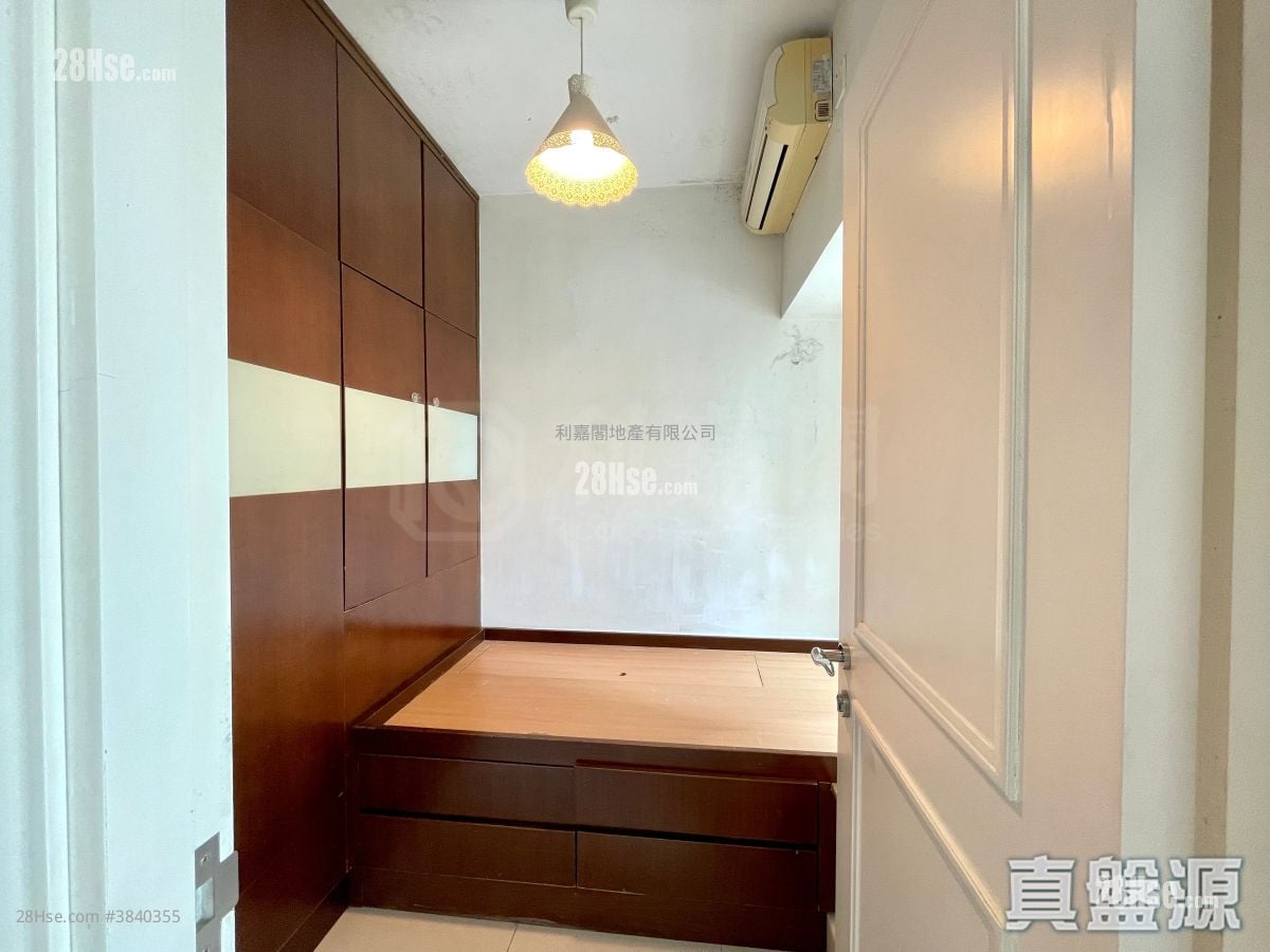 Metro Town Sell 3 Bedrooms , 1 Bathroom 594 ft²