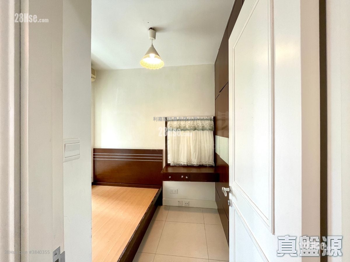 Metro Town Sell 3 Bedrooms , 1 Bathroom 594 ft²
