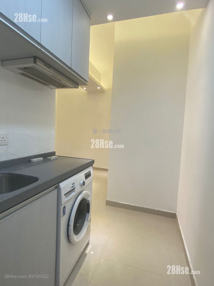 Overseas Court Rental 2 Bedrooms , 1 Bathroom 200 ft²