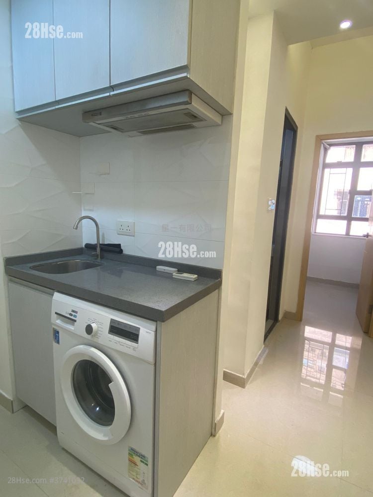 Overseas Court Rental 2 Bedrooms , 1 Bathroom 200 ft²