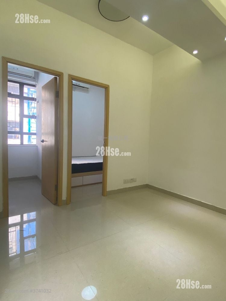 Overseas Court Rental 2 Bedrooms , 1 Bathroom 200 ft²