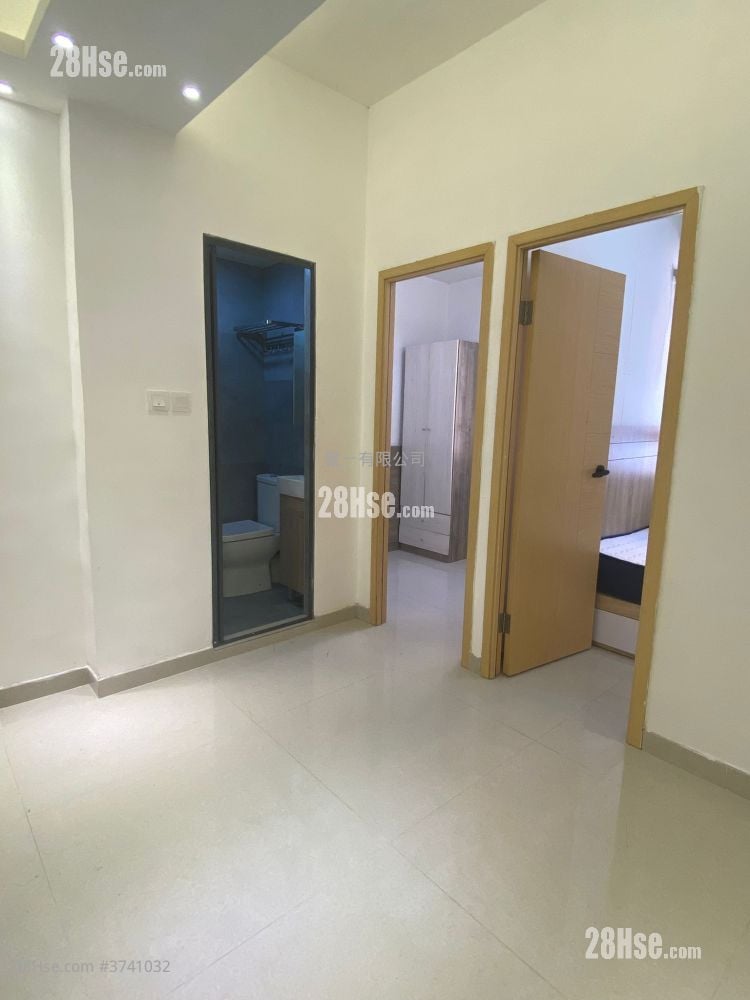Overseas Court Rental 2 Bedrooms , 1 Bathroom 200 ft²