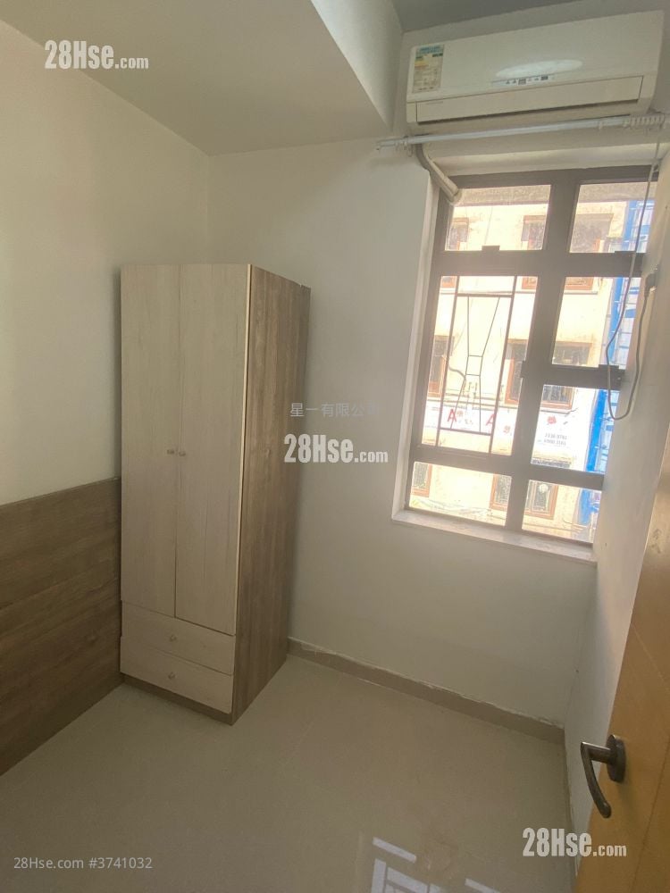 Overseas Court Rental 2 Bedrooms , 1 Bathroom 200 ft²