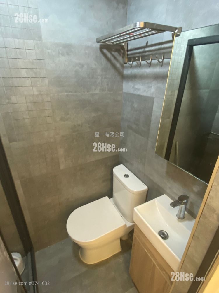 Overseas Court Rental 2 Bedrooms , 1 Bathroom 200 ft²