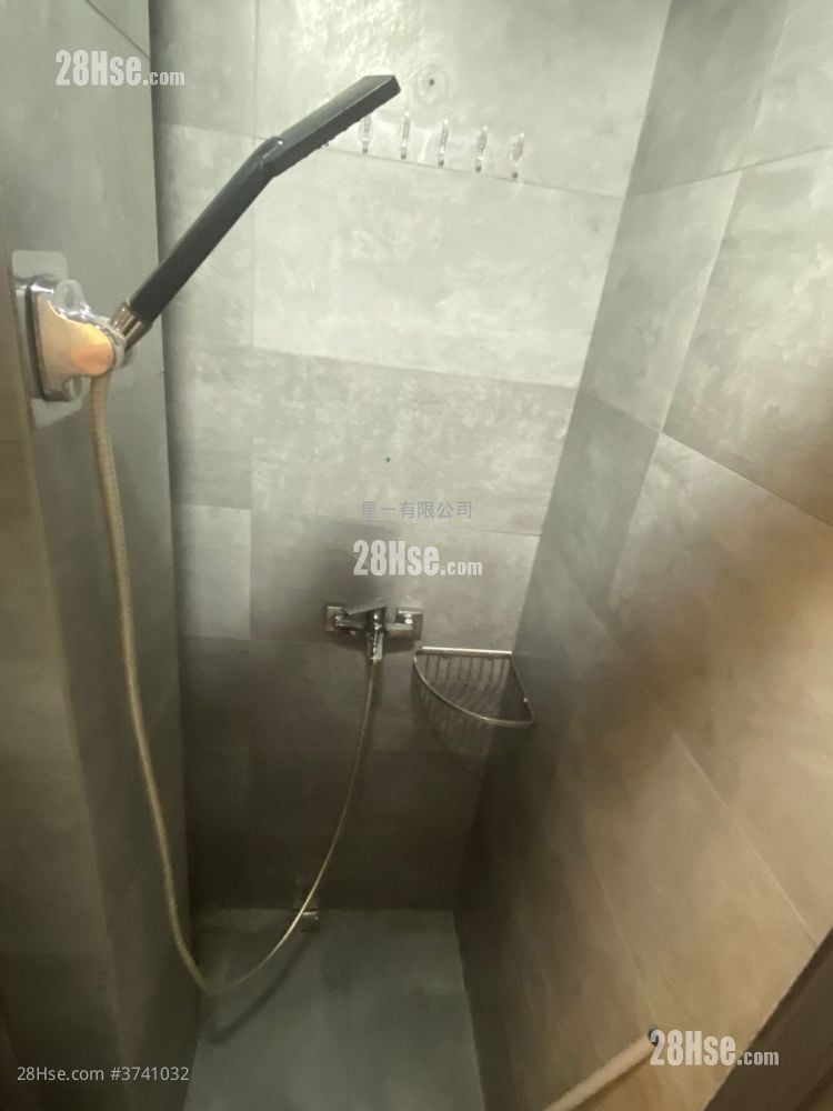 Overseas Court Rental 2 Bedrooms , 1 Bathroom 200 ft²