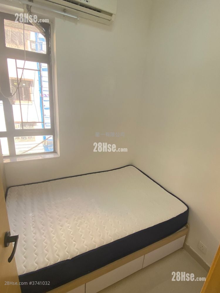 Overseas Court Rental 2 Bedrooms , 1 Bathroom 200 ft²
