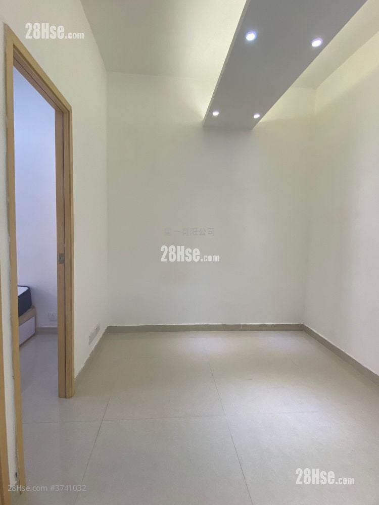 Overseas Court Rental 2 Bedrooms , 1 Bathroom 200 ft²