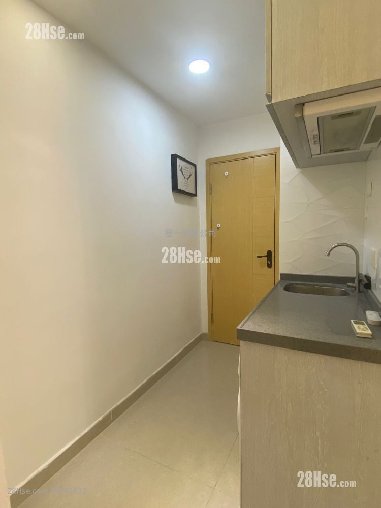 Overseas Court Rental 2 Bedrooms , 1 Bathroom 200 ft²