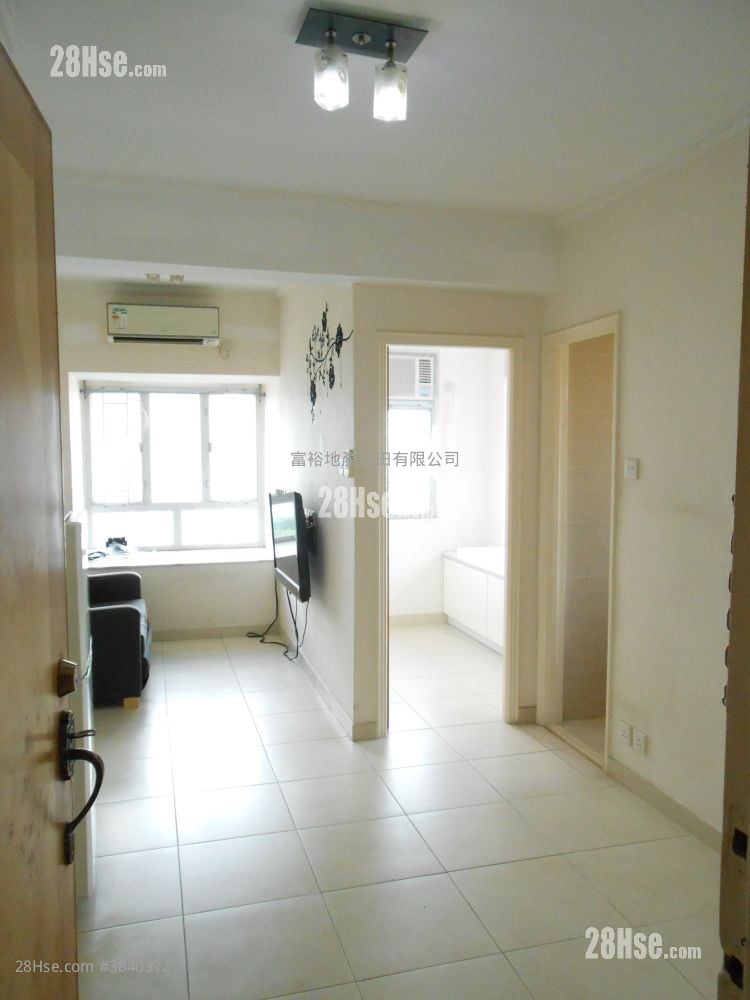 Golden Lion Garden Rental 1 Bedroom , 1 Bathroom 266 ft²