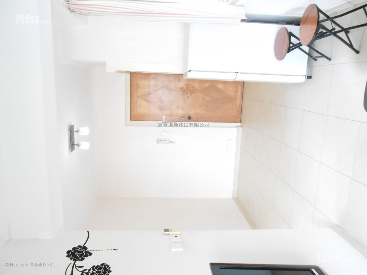 Golden Lion Garden Rental 1 Bedroom , 1 Bathroom 266 ft²