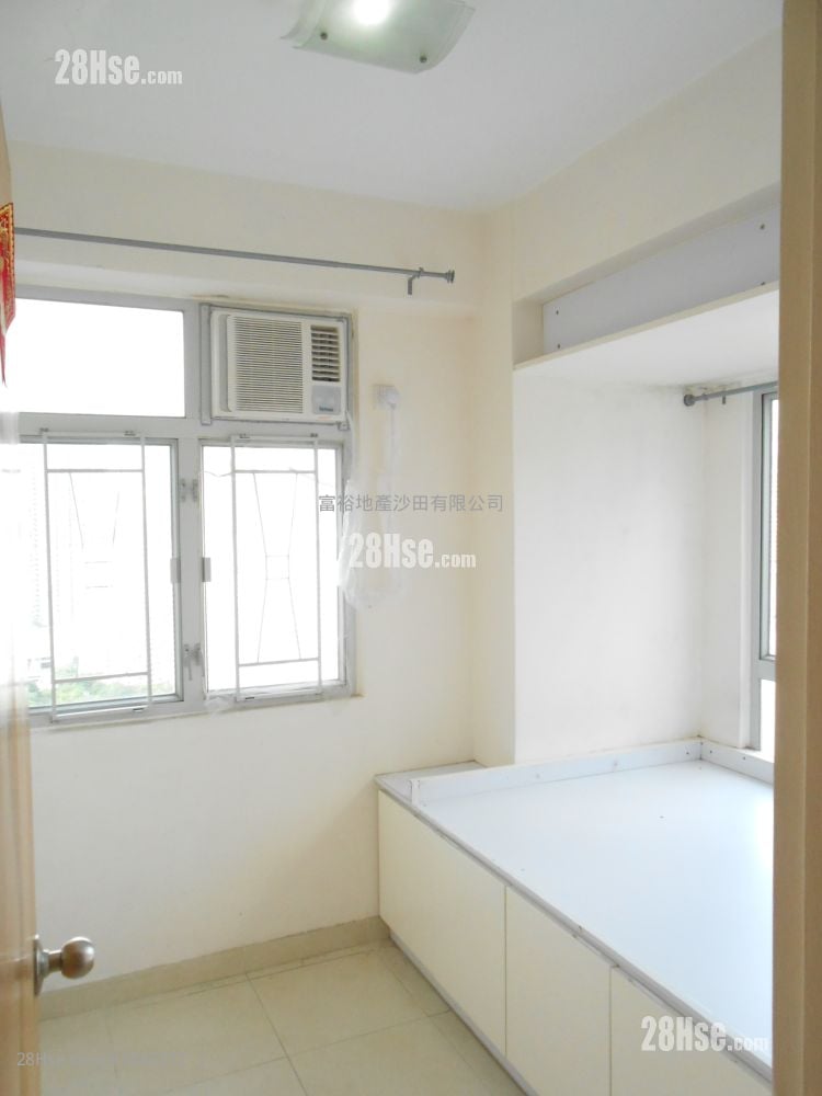 Golden Lion Garden Rental 1 Bedroom , 1 Bathroom 266 ft²