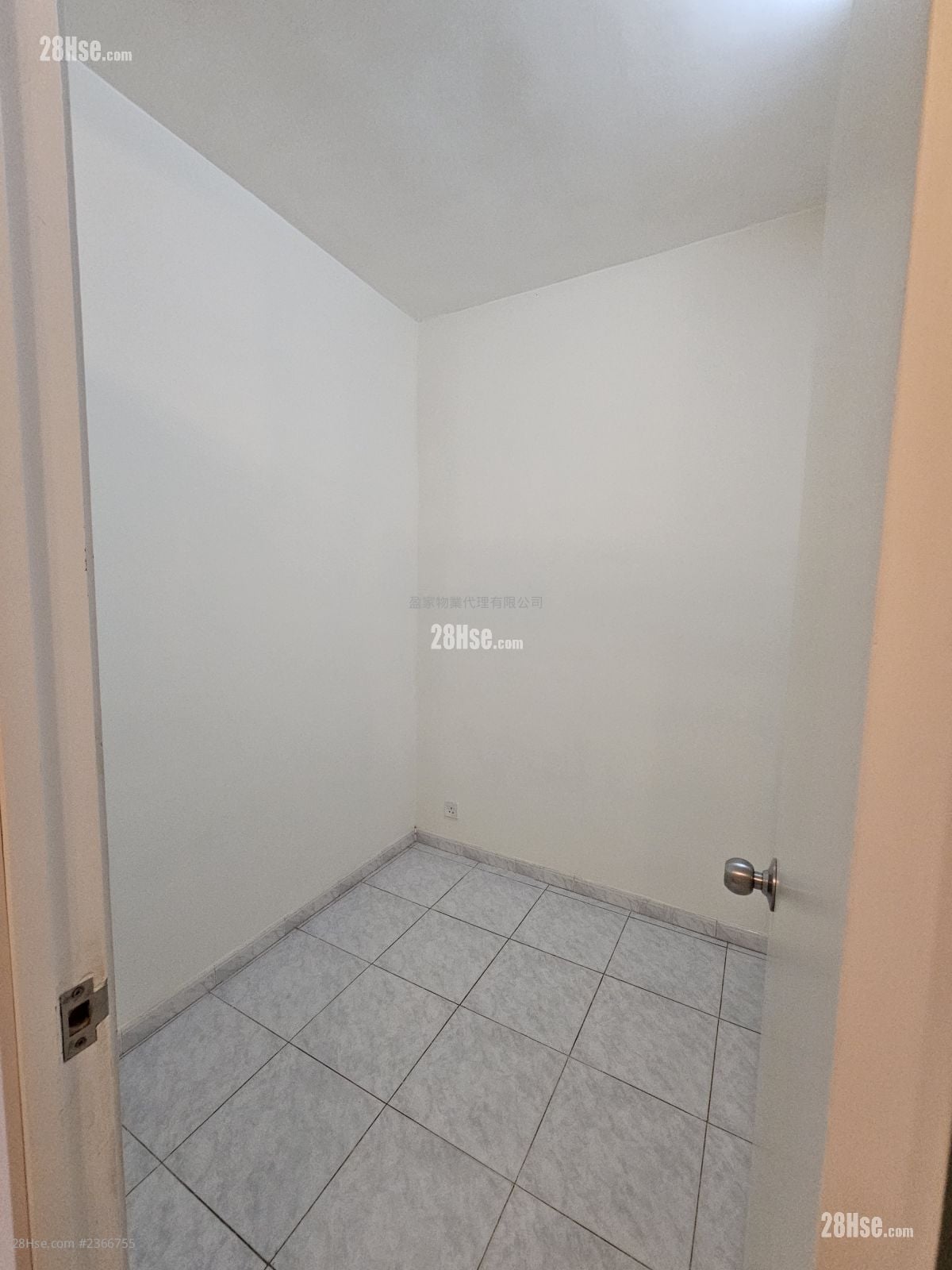 No. 32A Belcher's Street  Rental 2 Bedrooms , 1 Bathroom 300 ft²