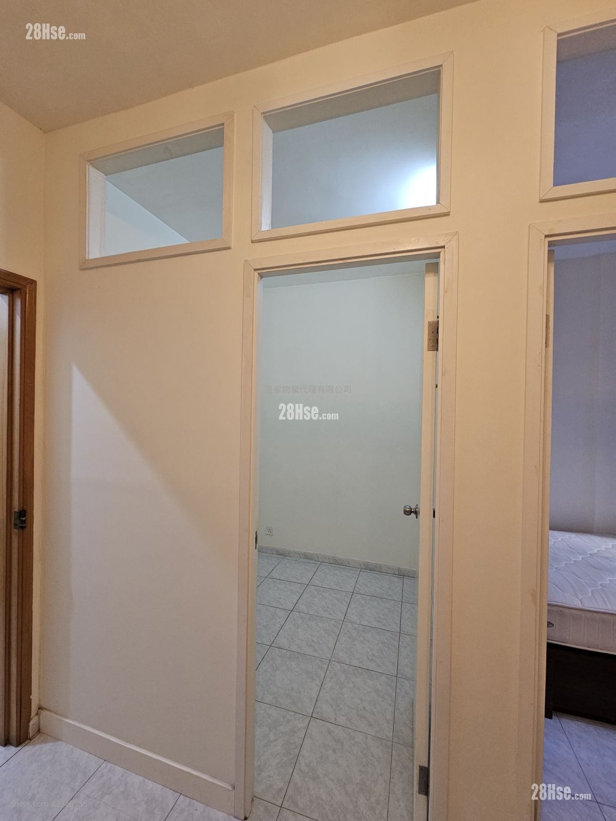 No. 32A Belcher's Street  Rental 2 Bedrooms , 1 Bathroom 300 ft²