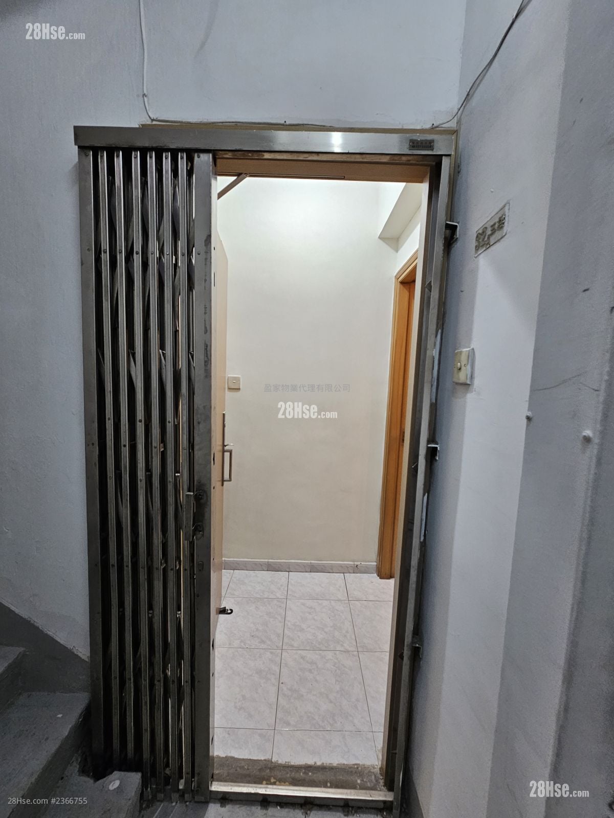 No. 32A Belcher's Street  Rental 2 Bedrooms , 1 Bathroom 300 ft²