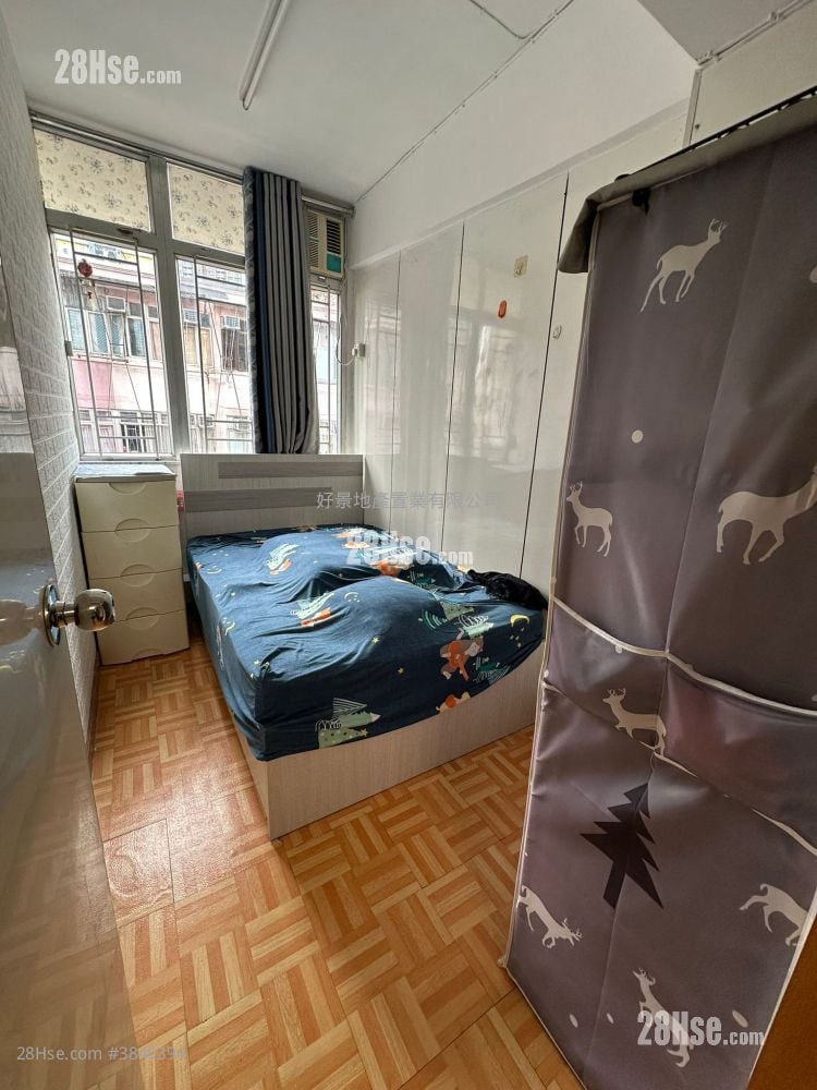 Chung On Street Tenement House Sell 2 Bedrooms , 1 Bathroom 380 ft²