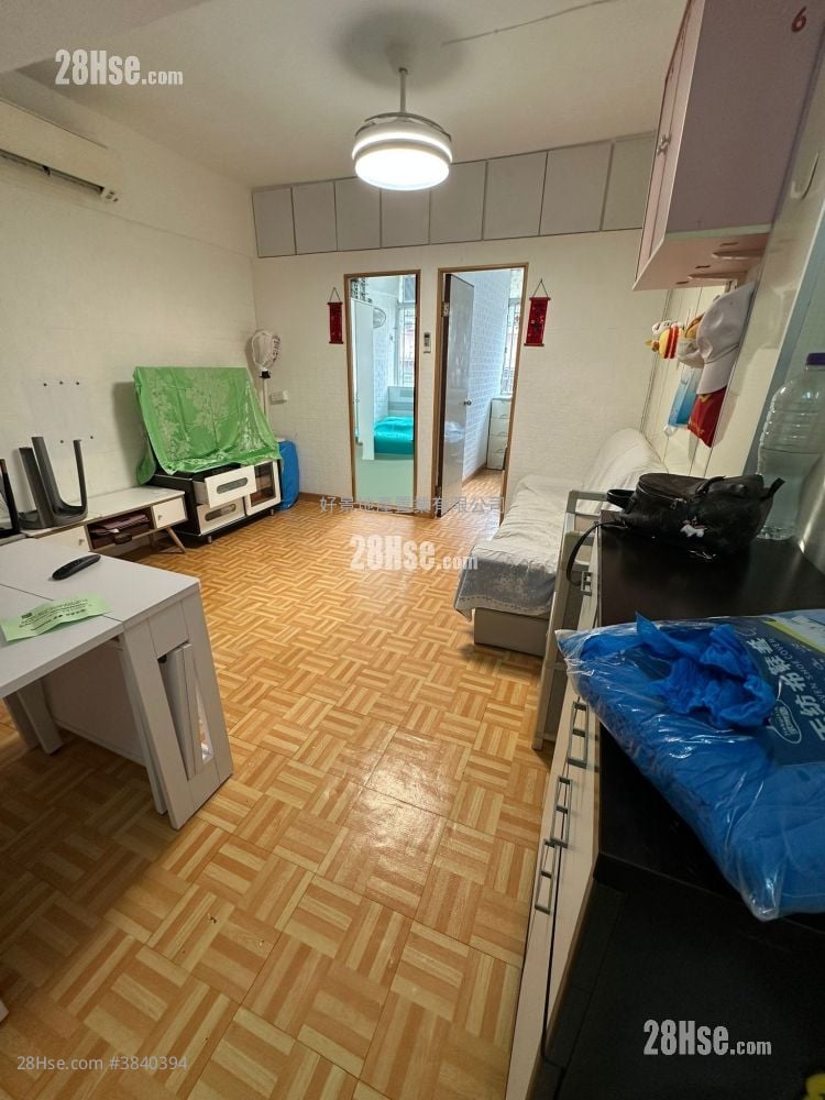 Chung On Street Tenement House Sell 2 Bedrooms , 1 Bathroom 380 ft²