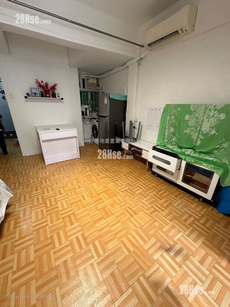 Chung On Street Tenement House Sell 2 Bedrooms , 1 Bathroom 380 ft²