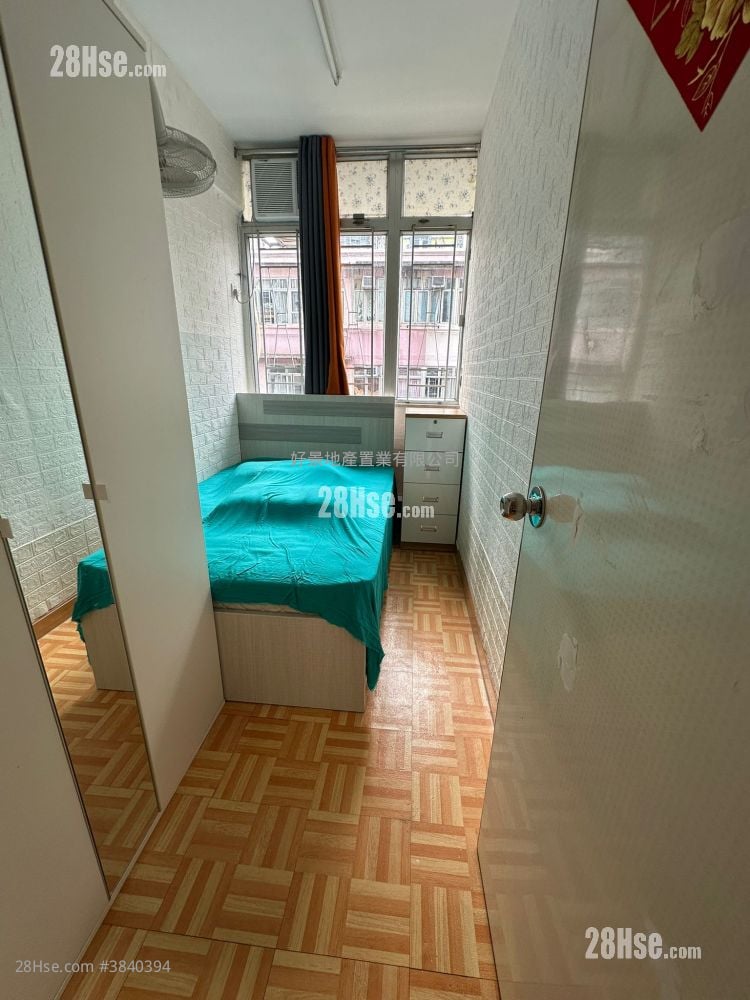 Chung On Street Tenement House Sell 2 Bedrooms , 1 Bathroom 380 ft²