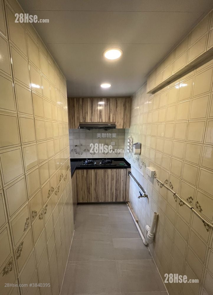 Tsuen Wan Centre Rental 2 Bedrooms , 1 Bathroom 324 ft²