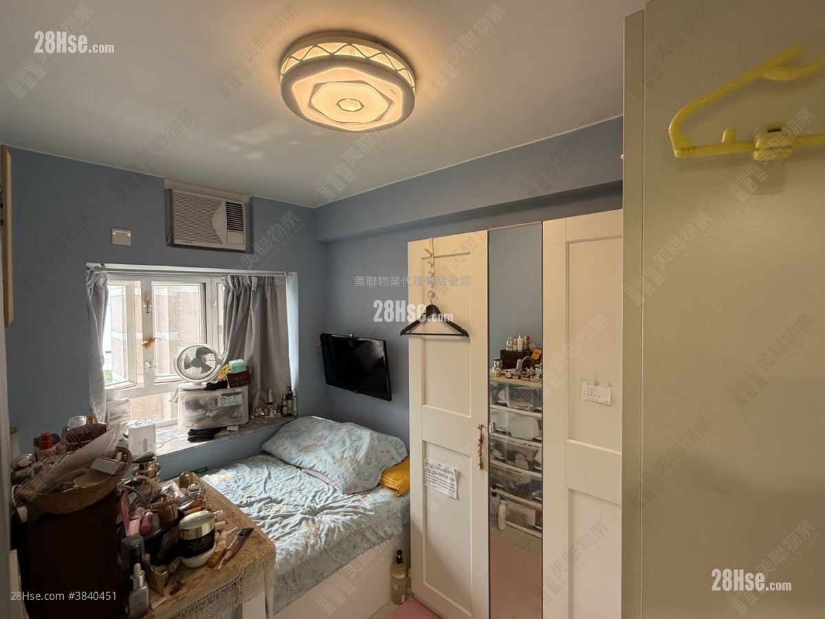 Waterside Plaza Sell 2 Bedrooms 470 ft²