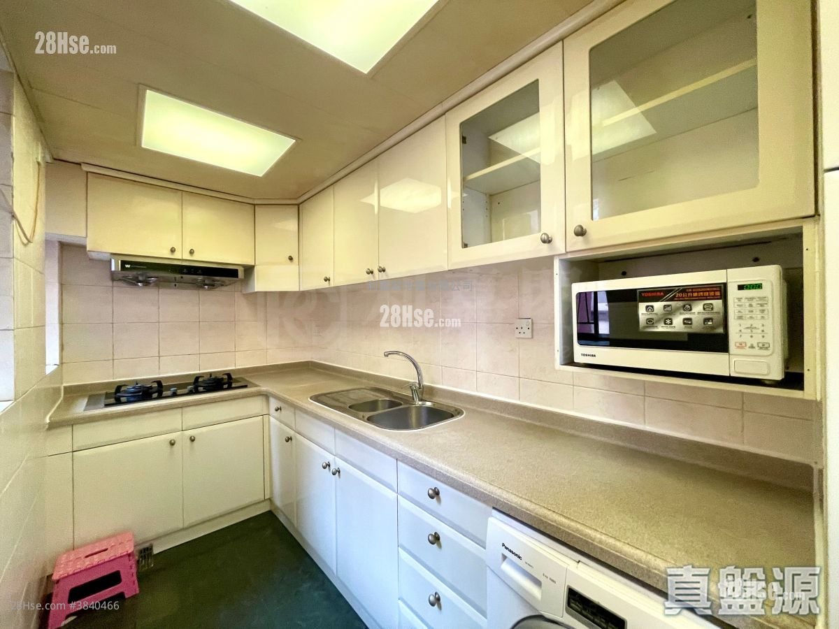 Nan Fung Plaza Rental 3 Bedrooms , 2 Bathrooms 691 ft²