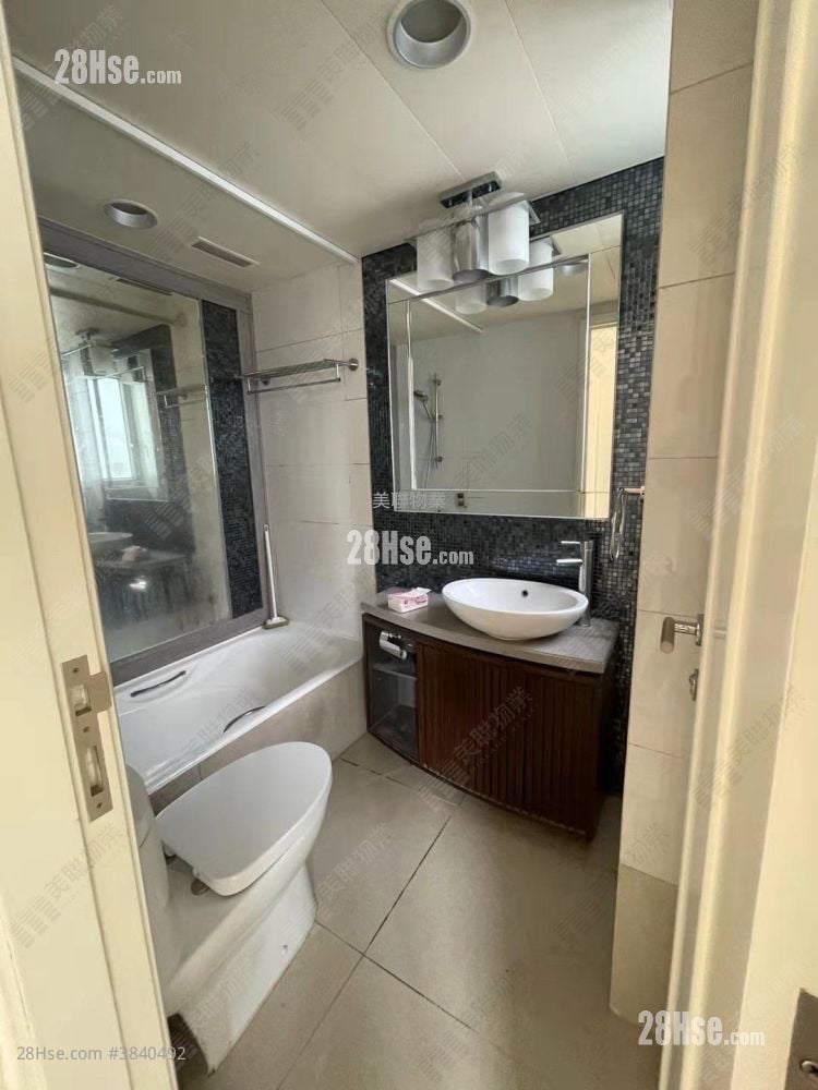 The Capitol Sell 3 Bedrooms , 2 Bathrooms 681 ft²