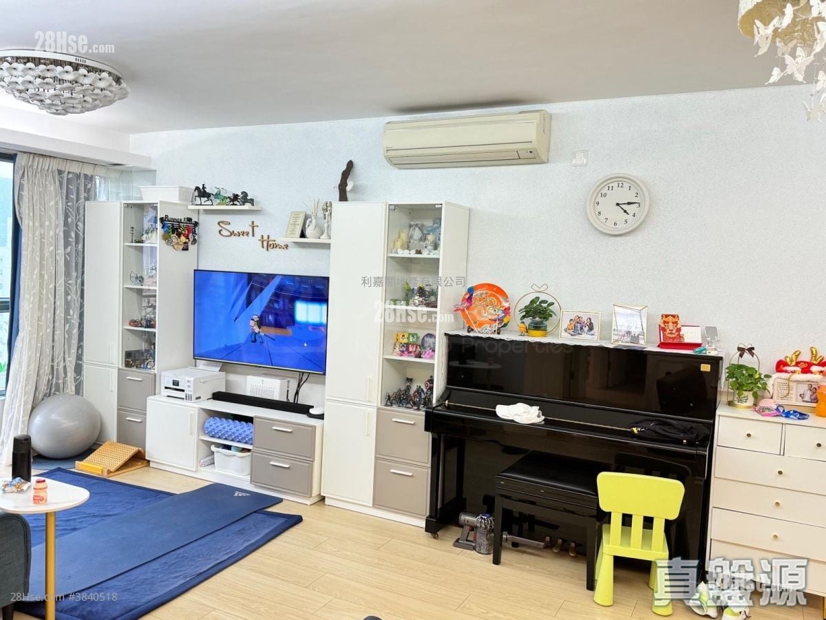 Residence Oasis Sell 3 Bedrooms 763 ft²