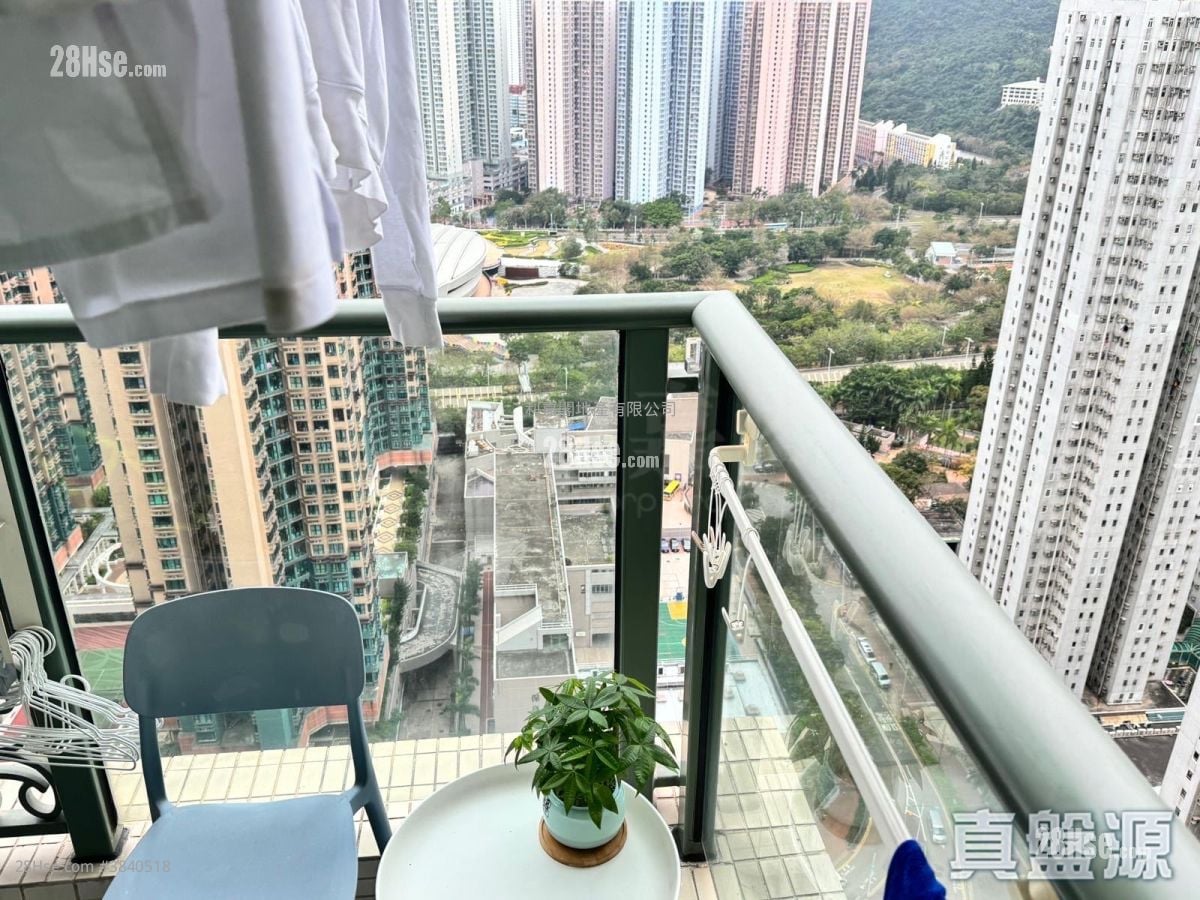 Residence Oasis Sell 3 Bedrooms 763 ft²