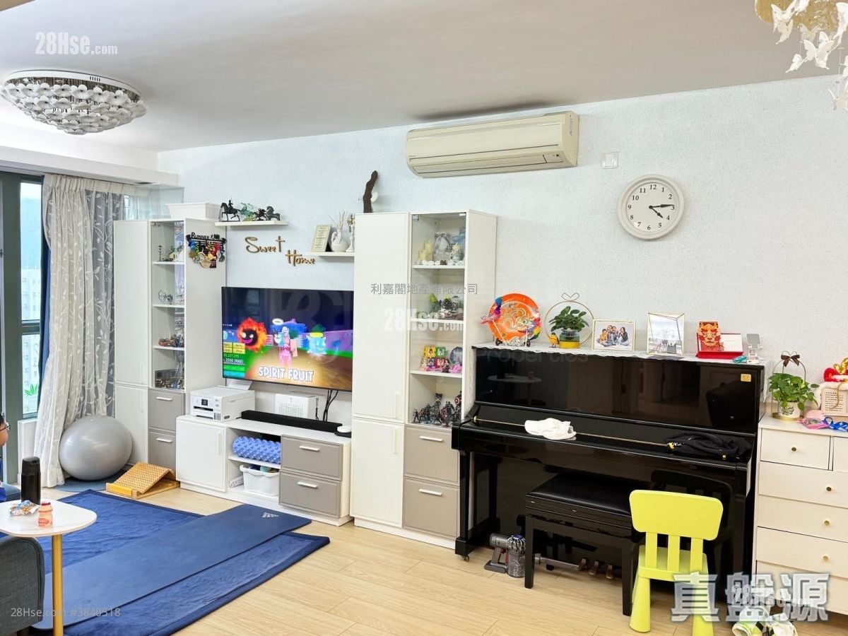 Residence Oasis Sell 3 Bedrooms 763 ft²
