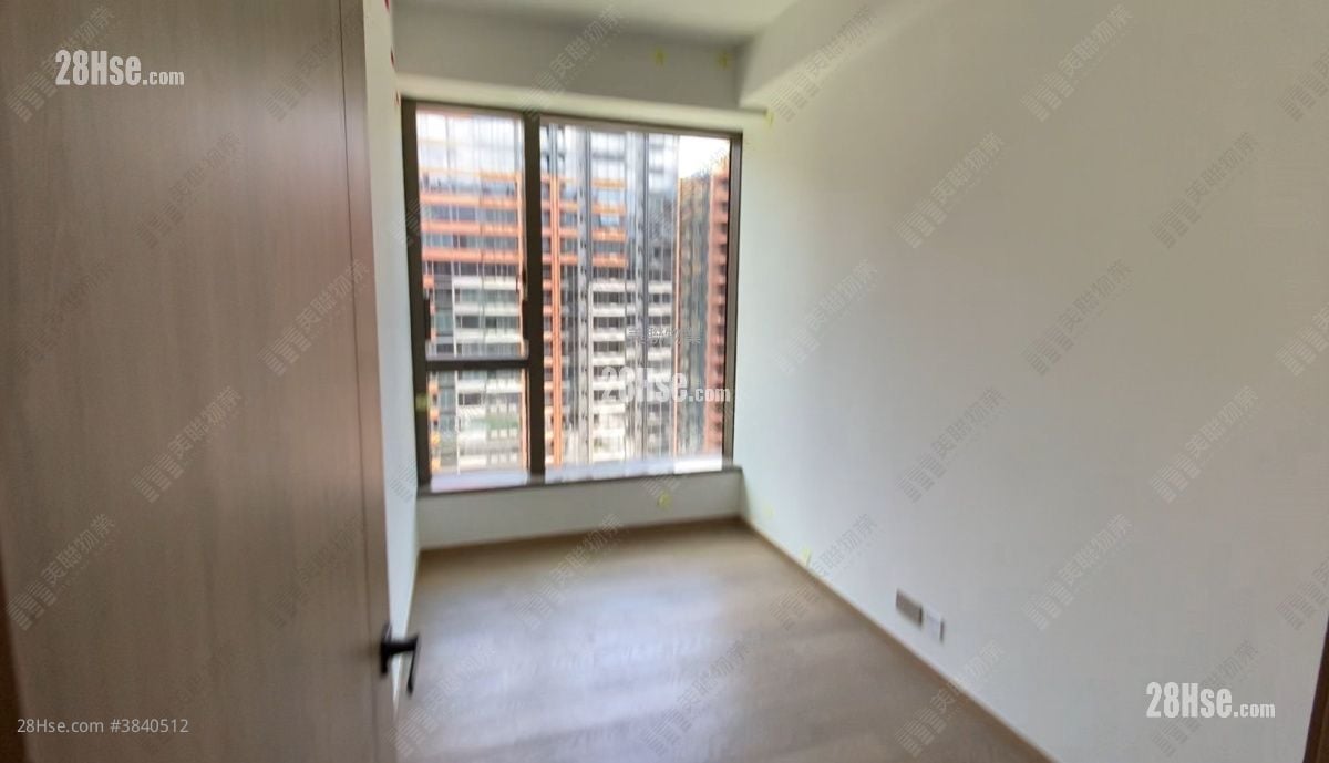 Centra Horizon Sell 3 Bedrooms , 3 Bathrooms 1,022 ft²