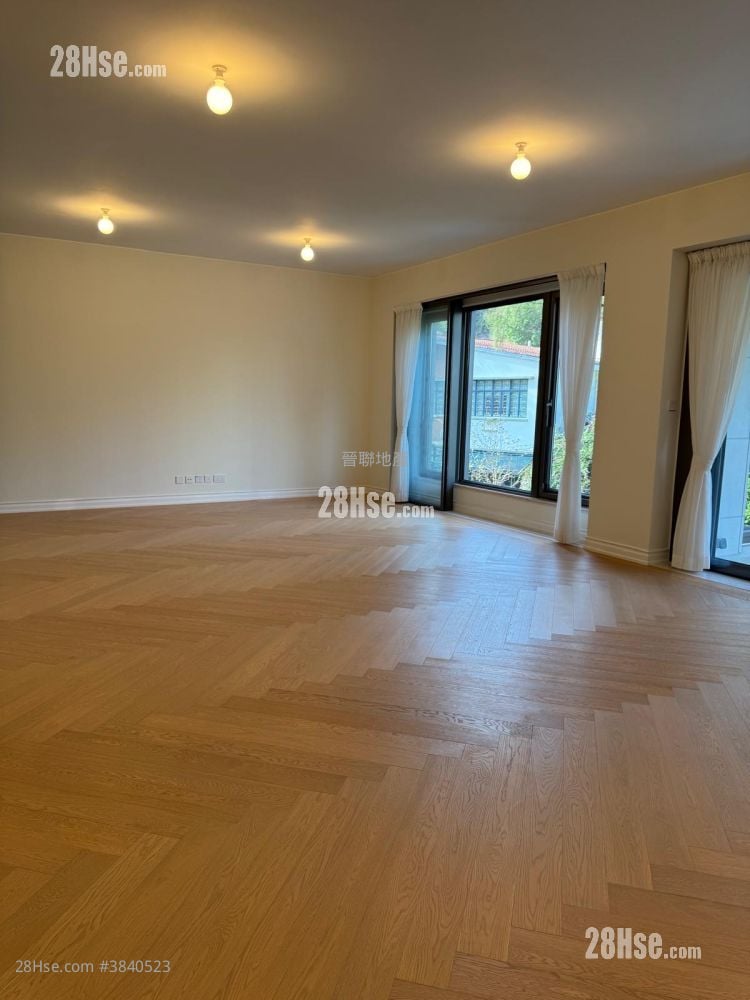 St. George's Mansions Rental 4 Bedrooms 2,087 ft²