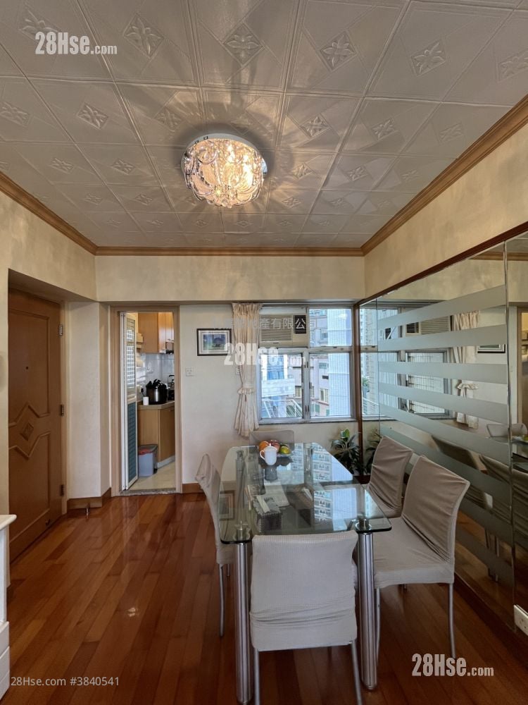 living room: Chatswood Villa Sell 3 Bedrooms , 1 Bathroom 520 ft²