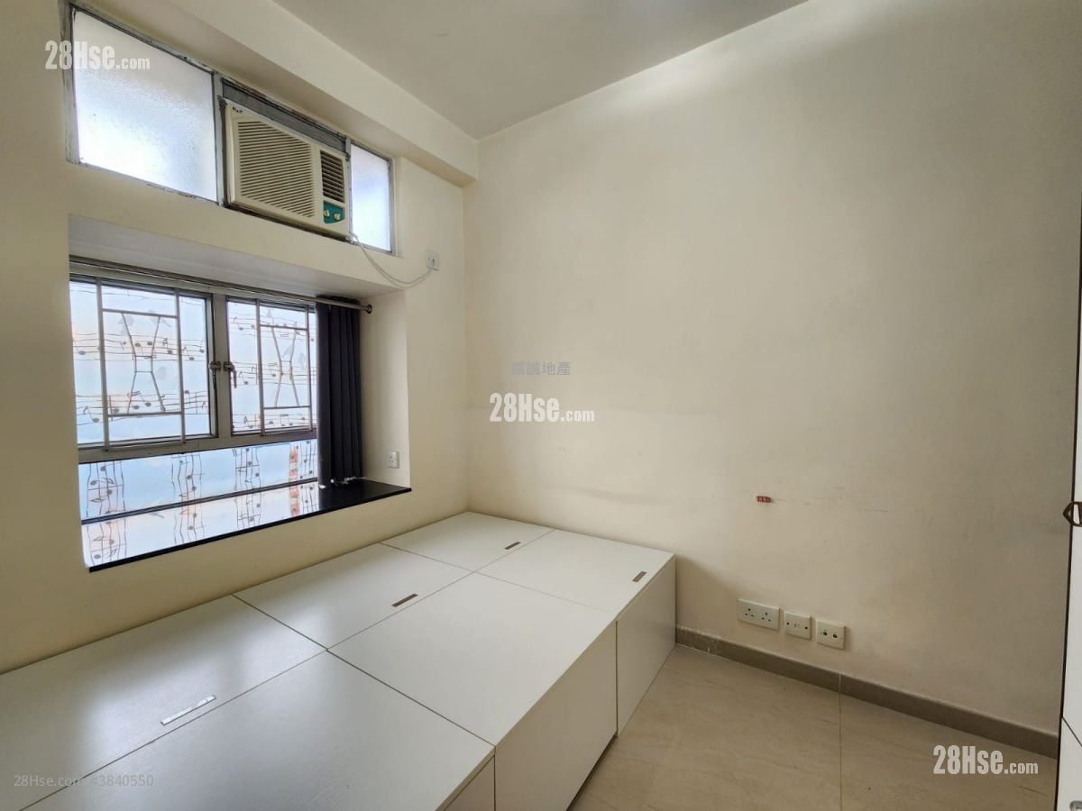 Jade Plaza Rental 269 ft²
