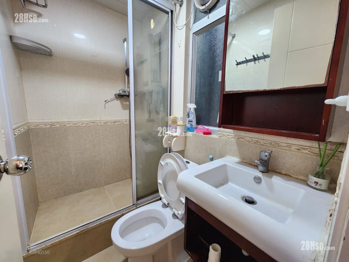 Jade Plaza Rental 269 ft²