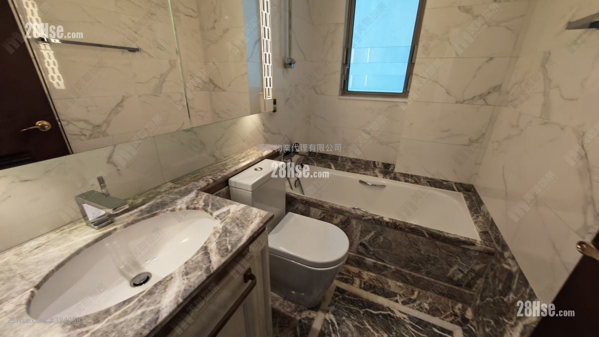 Mayfair By The Sea Rental 3 Bedrooms , 2 Bathrooms 886 ft²