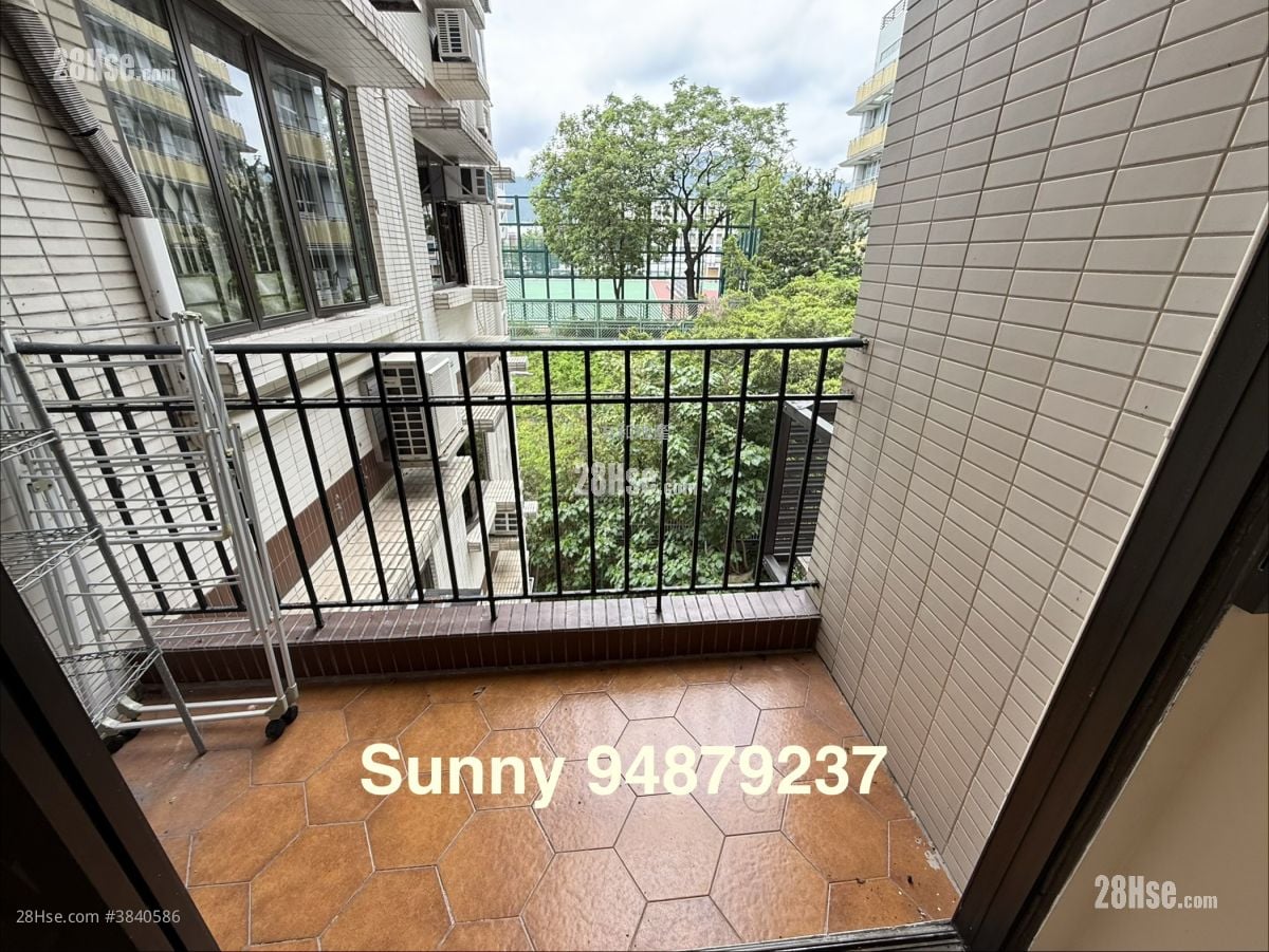 Kent Court Sell 3 Bedrooms , 2 Bathrooms 882 ft²