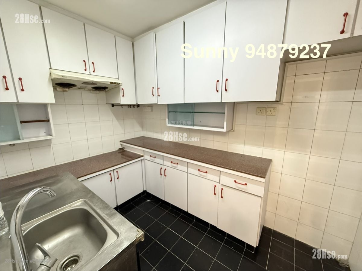 Kent Court Sell 3 Bedrooms , 2 Bathrooms 882 ft²