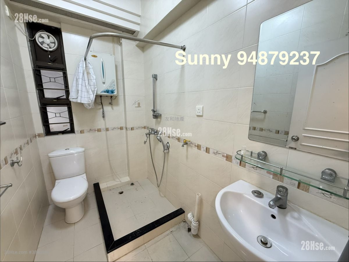 Kent Court Sell 3 Bedrooms , 2 Bathrooms 882 ft²
