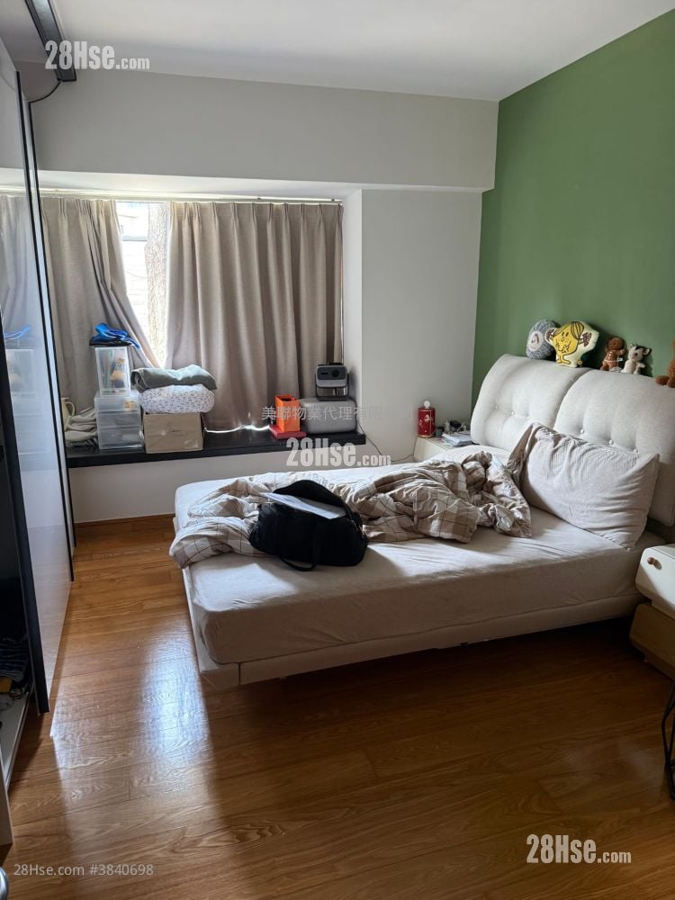 Green Lodge Sell 3 Bedrooms , 3 Bathrooms 968 ft²