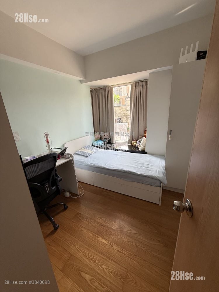 Green Lodge Sell 3 Bedrooms , 3 Bathrooms 968 ft²
