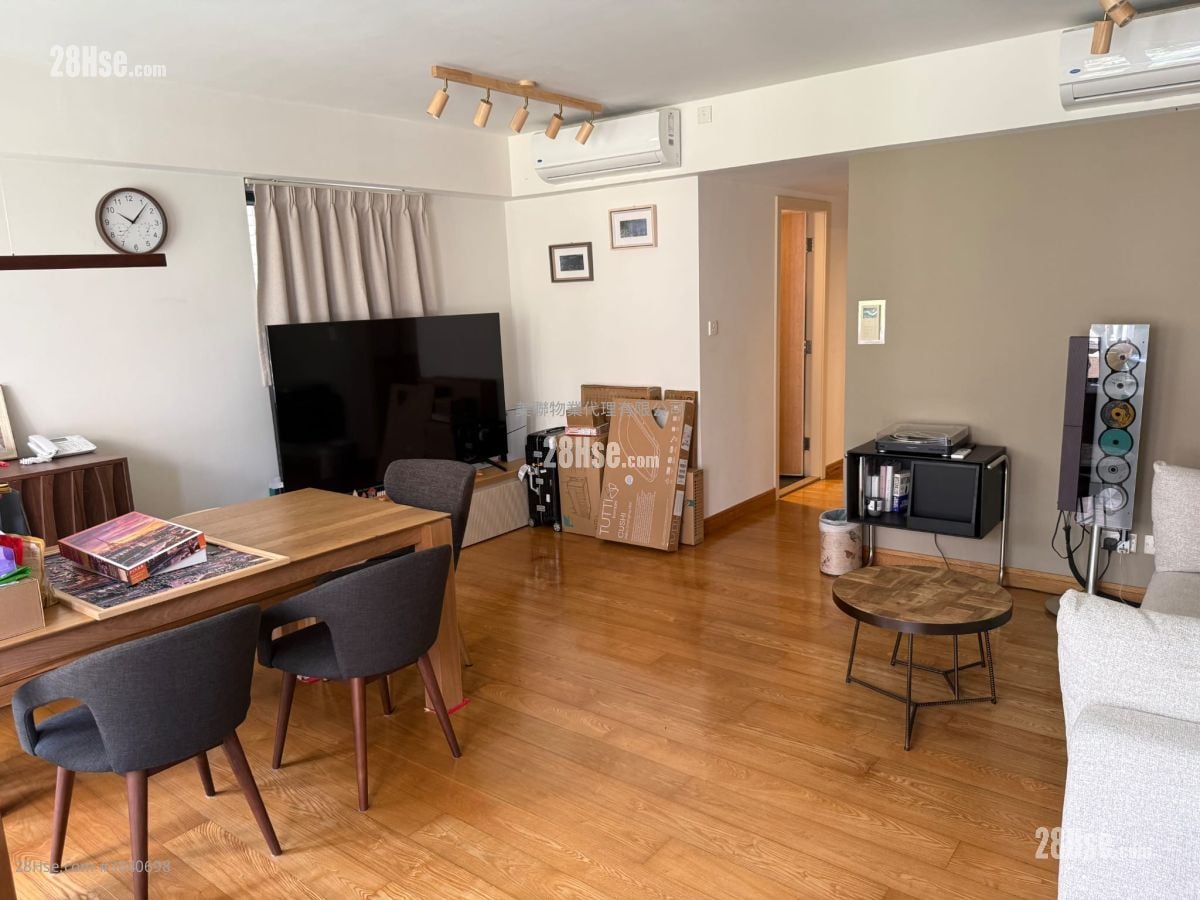 Green Lodge Sell 3 Bedrooms , 3 Bathrooms 968 ft²