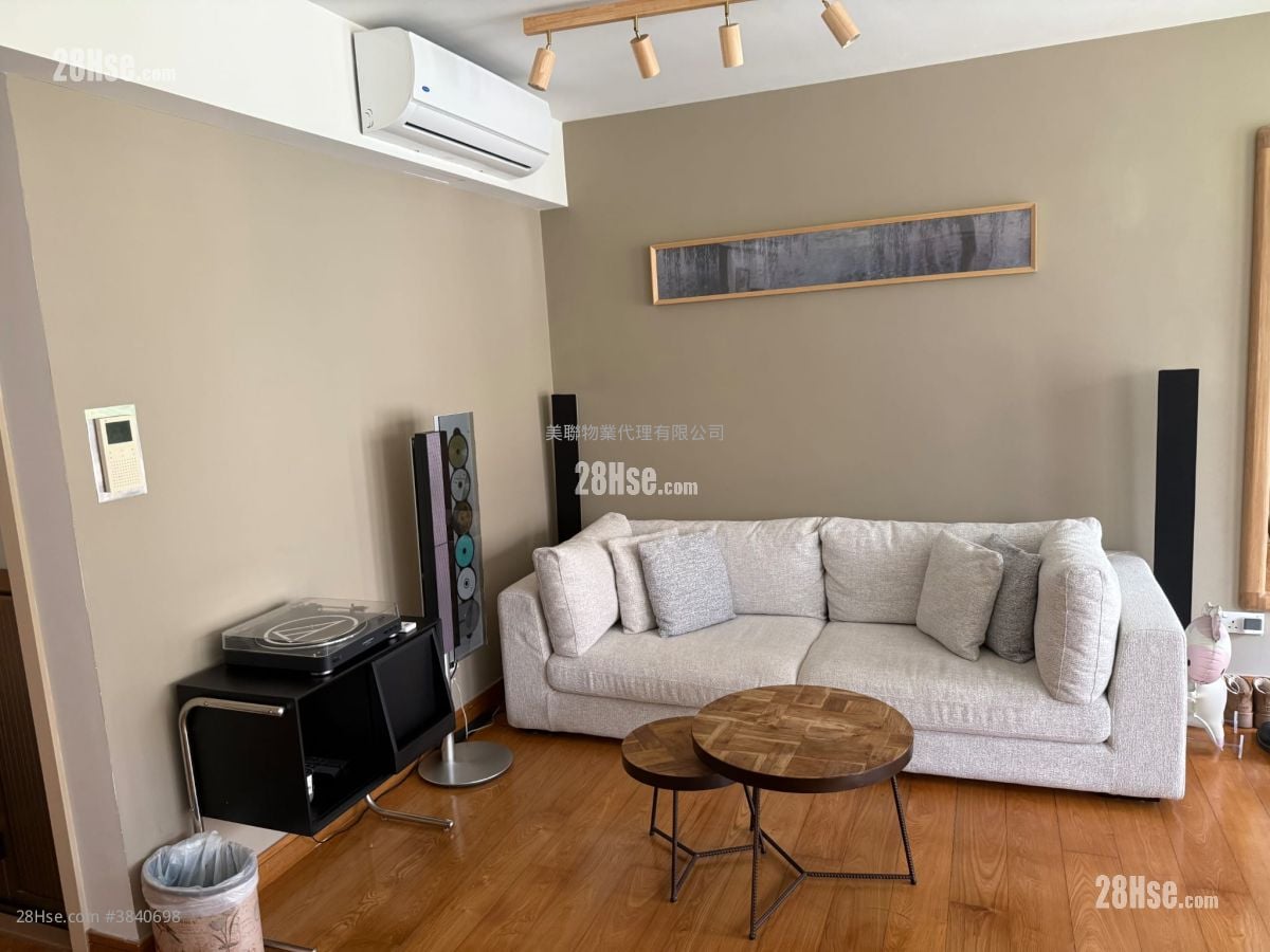 Green Lodge Sell 3 Bedrooms , 3 Bathrooms 968 ft²