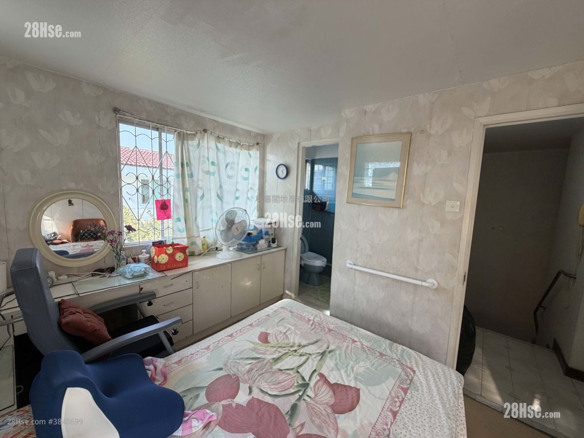 Fairview Park Sell 3 Bedrooms , 2 Bathrooms 950 ft²